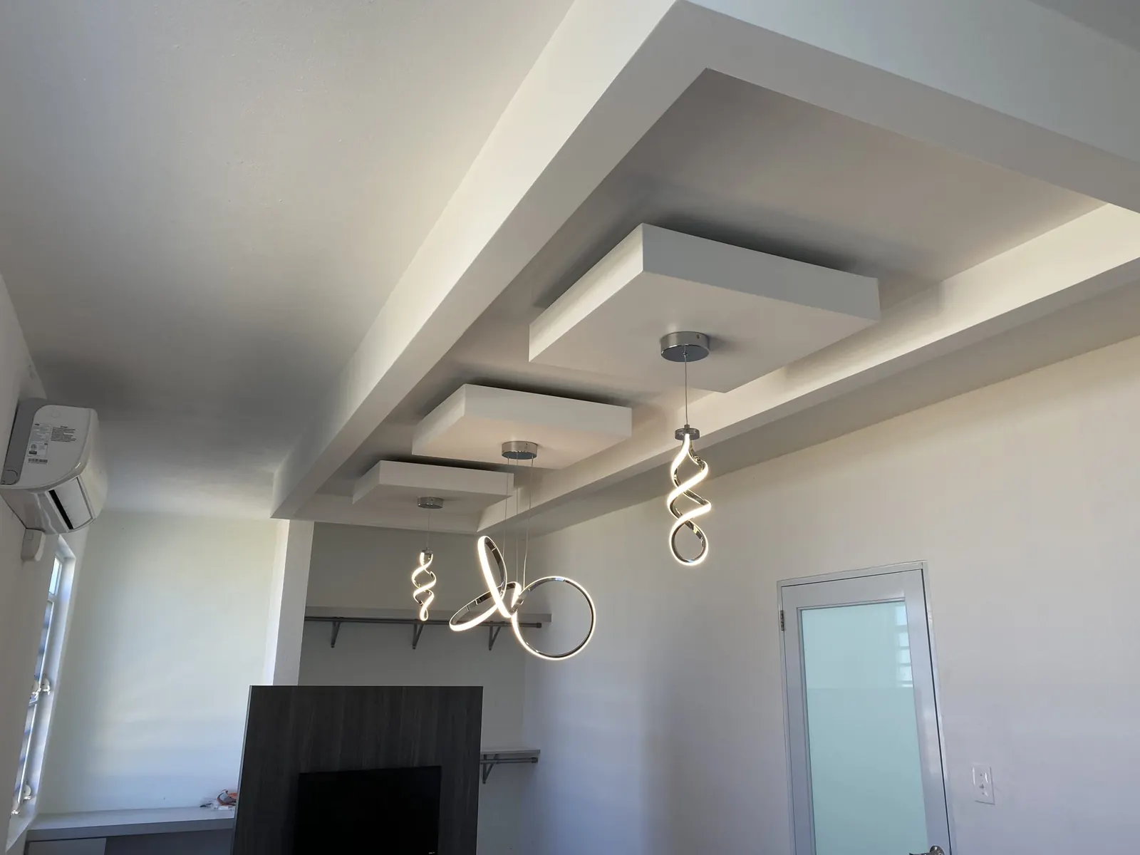 Fascia ceiling with pendant lights